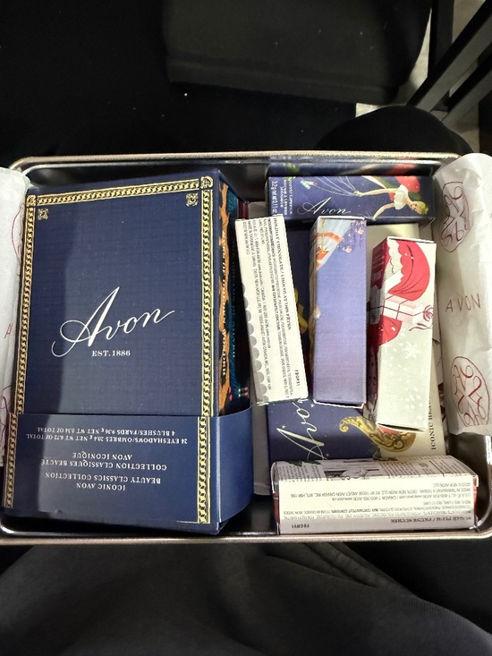 Avon Other - AVON HOLIDAY BOX SET COLLECTORS makeup